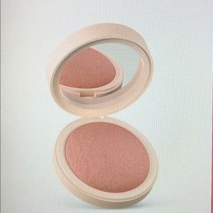 EM Cosmetics Heaven’s Glow Radiant Veil Blush